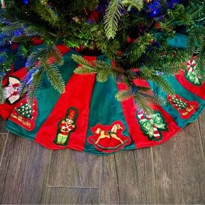 Vintage Handmade Appliqué Christmas Tree Skirt Red Green Nutcracker 46”